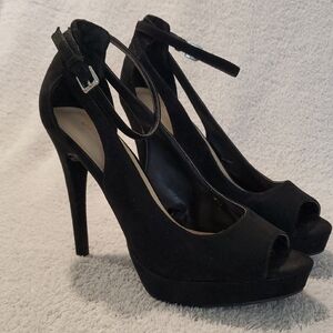 Elegant Marc Fisher Black Peep-Toe Heels (903)
